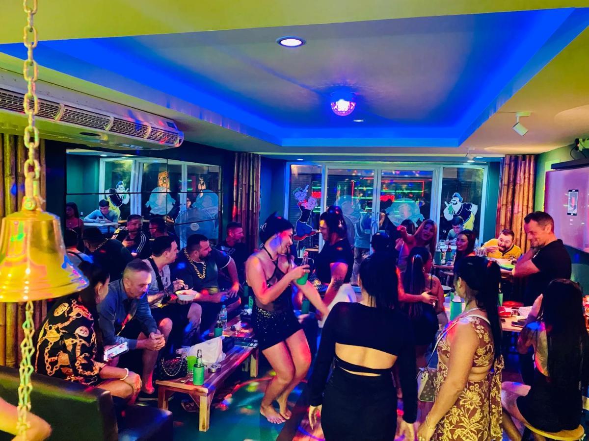 Popeyes Hostel Patong Kültér fotó