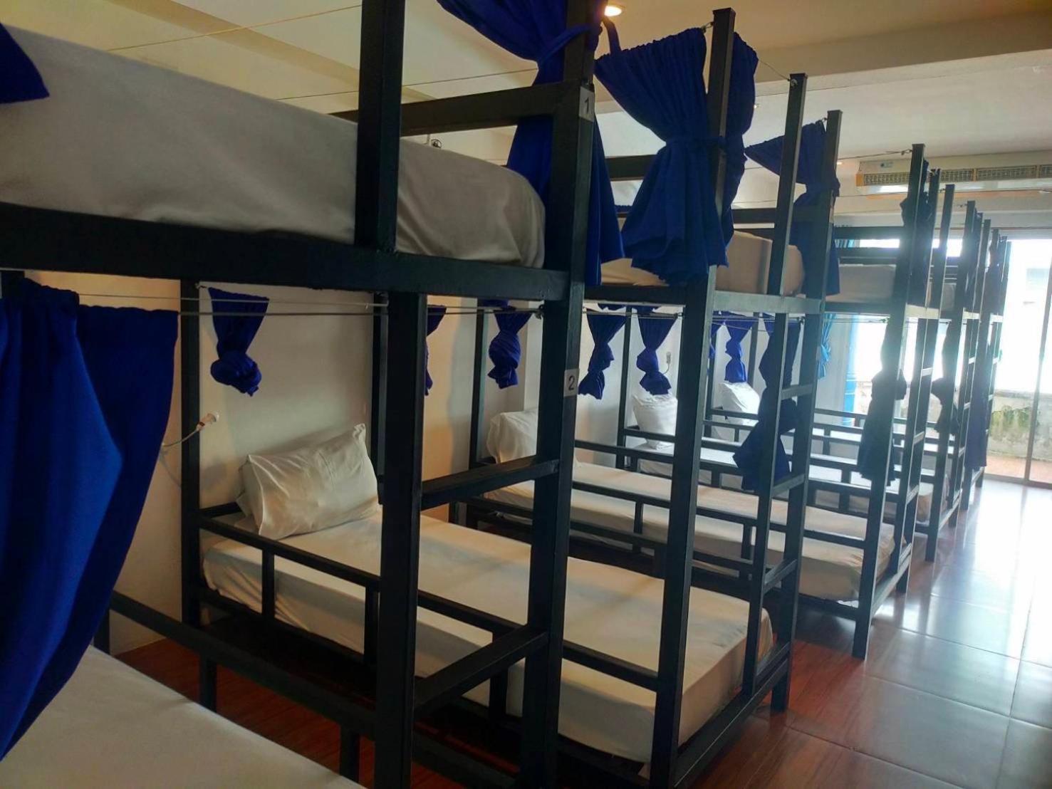 Popeyes Hostel Patong Kültér fotó