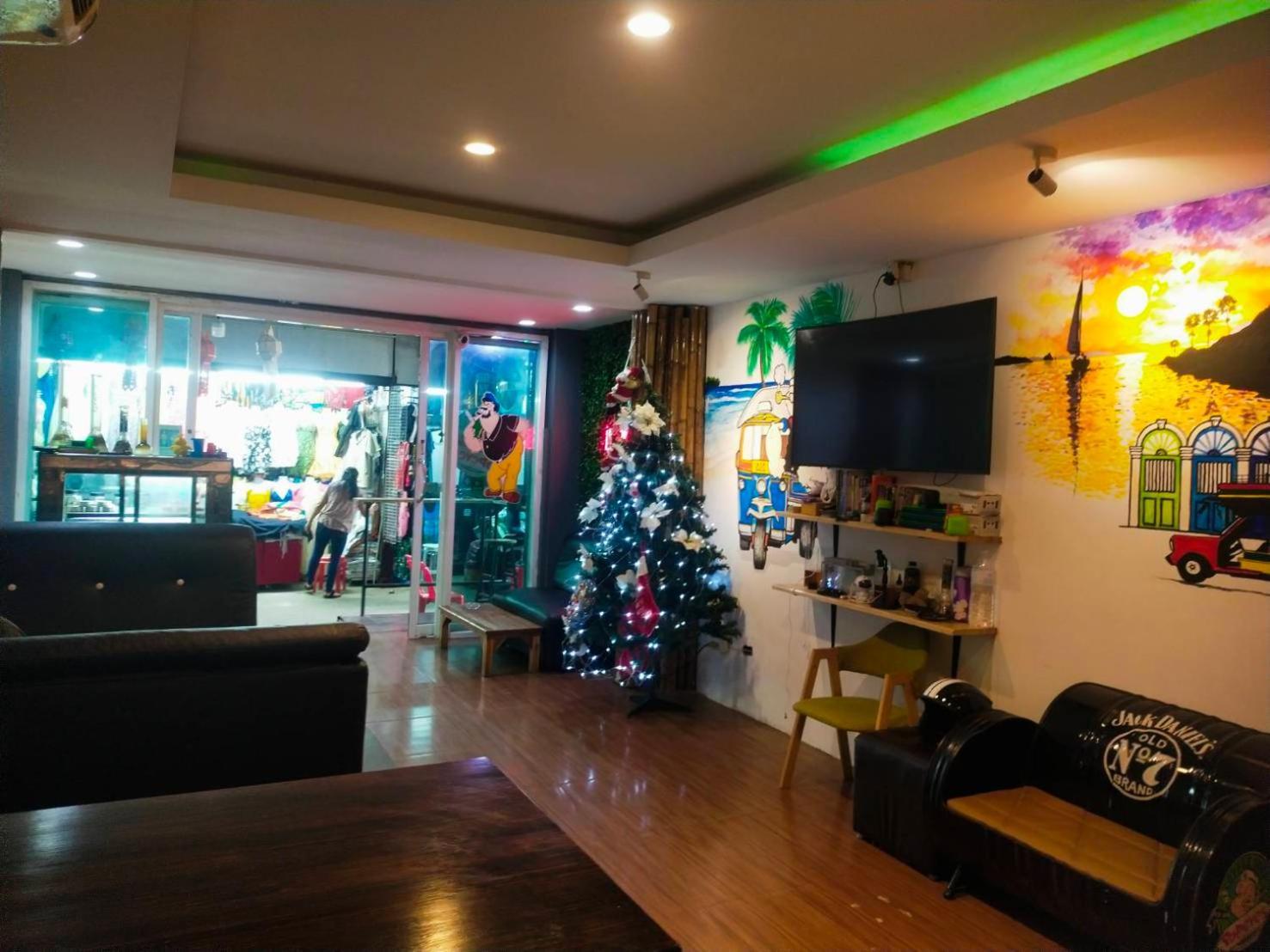 Popeyes Hostel Patong Kültér fotó